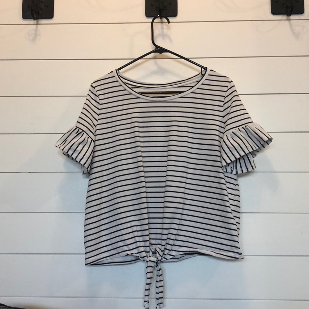 🛍 3 FOR $15🛍 Women’s Striped Tie Front Top